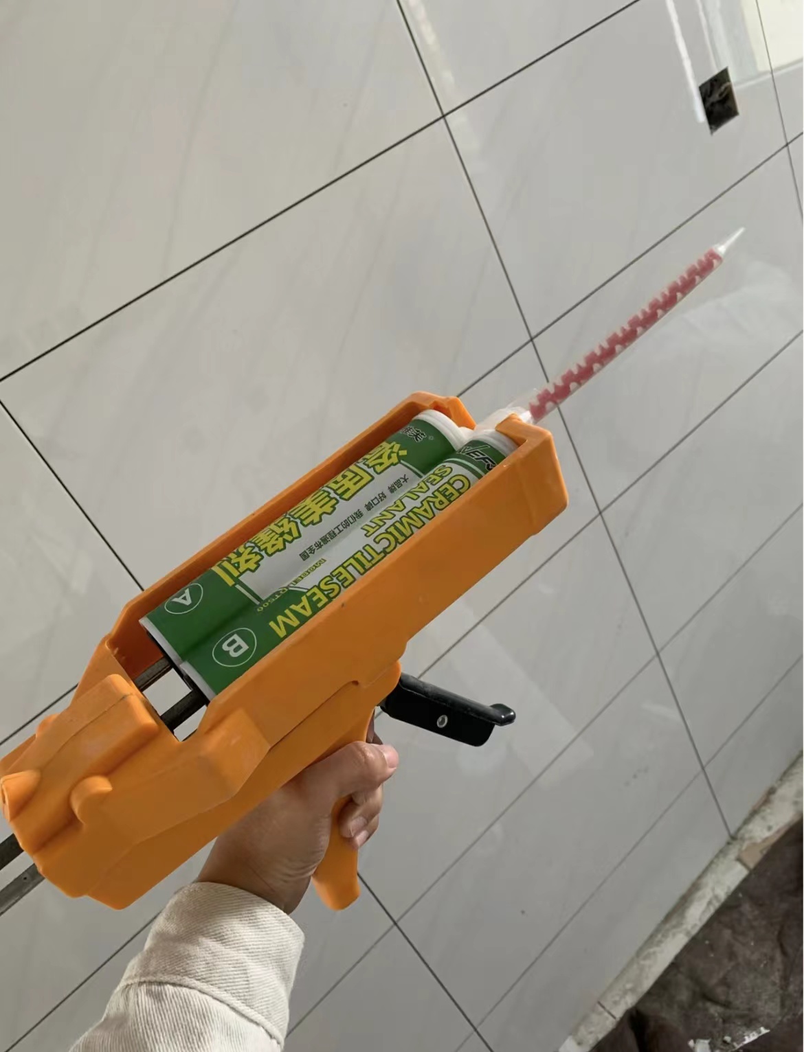 新房先做美缝还是先做保洁,新房全屋美缝有必要吗