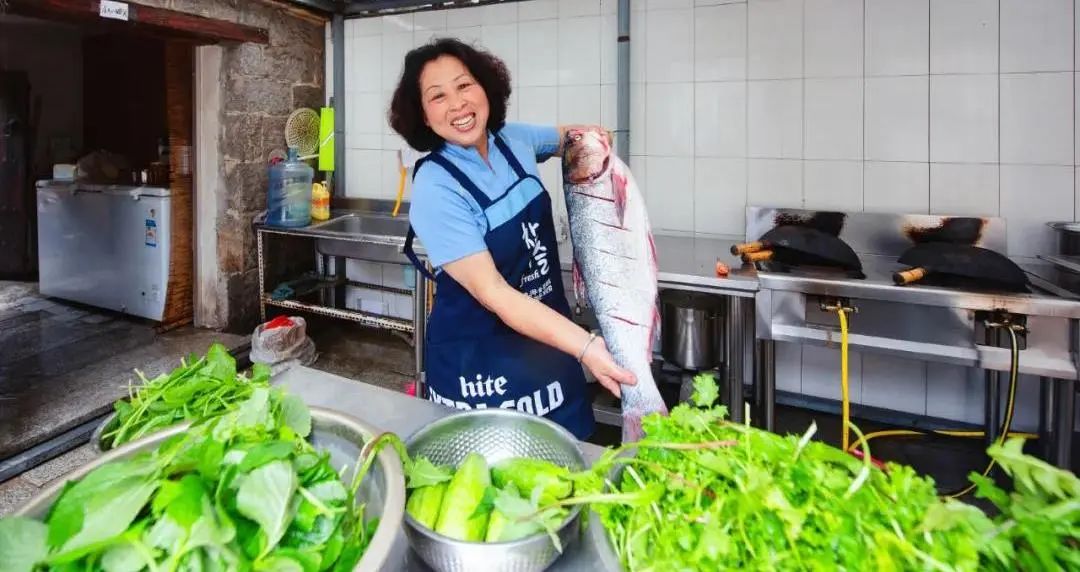 海边城市吃海鲜推荐,海边适合吃海鲜的小众城市