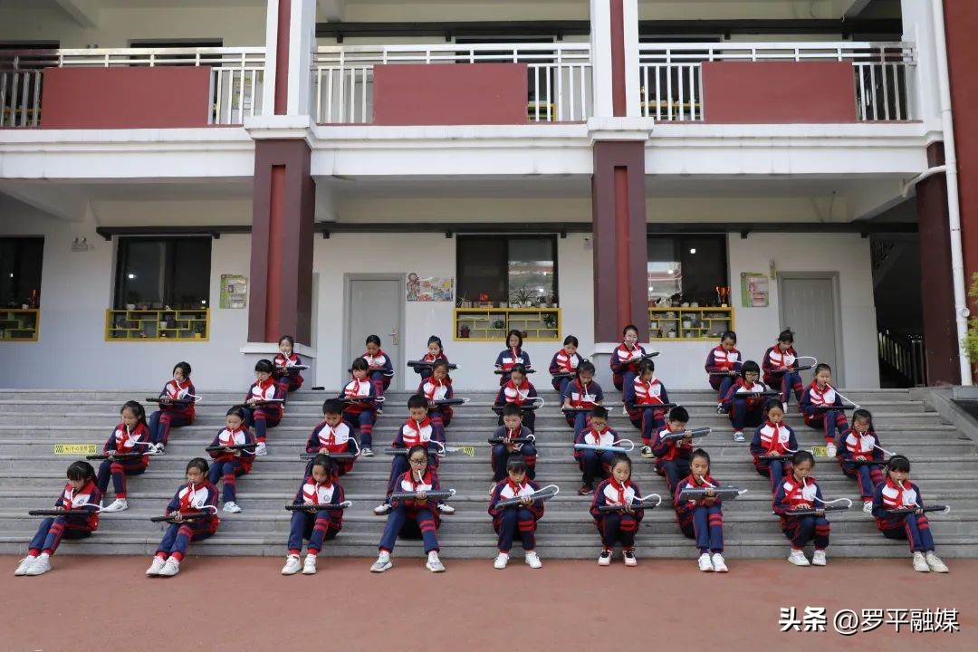 罗雄街道东屏小学大课间操,罗平罗雄街道东屏小学