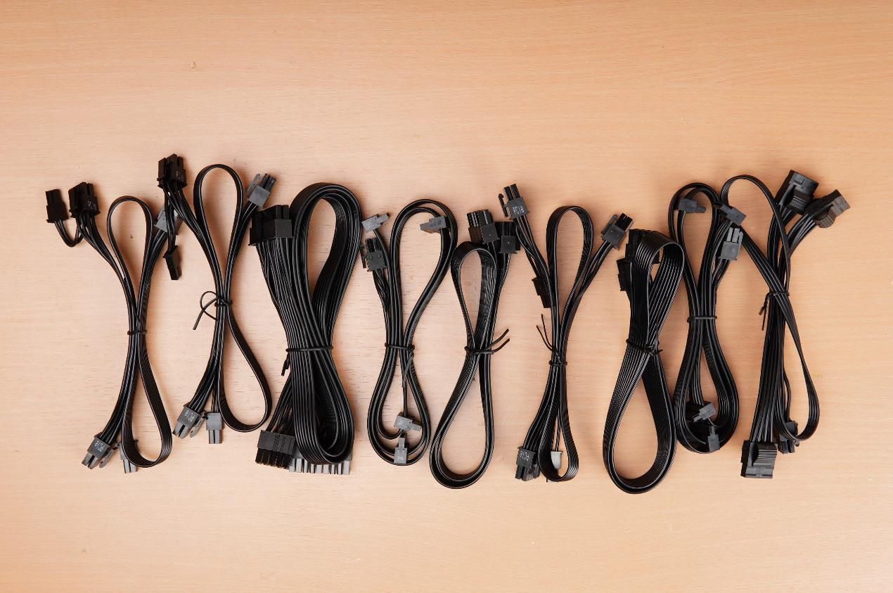 可以装多个硬盘的主机箱,带可插拔硬盘盒的主机