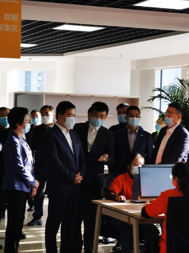 保定市委书记*党**晓龙参观考察优易数据建设的大数据服务产业基地