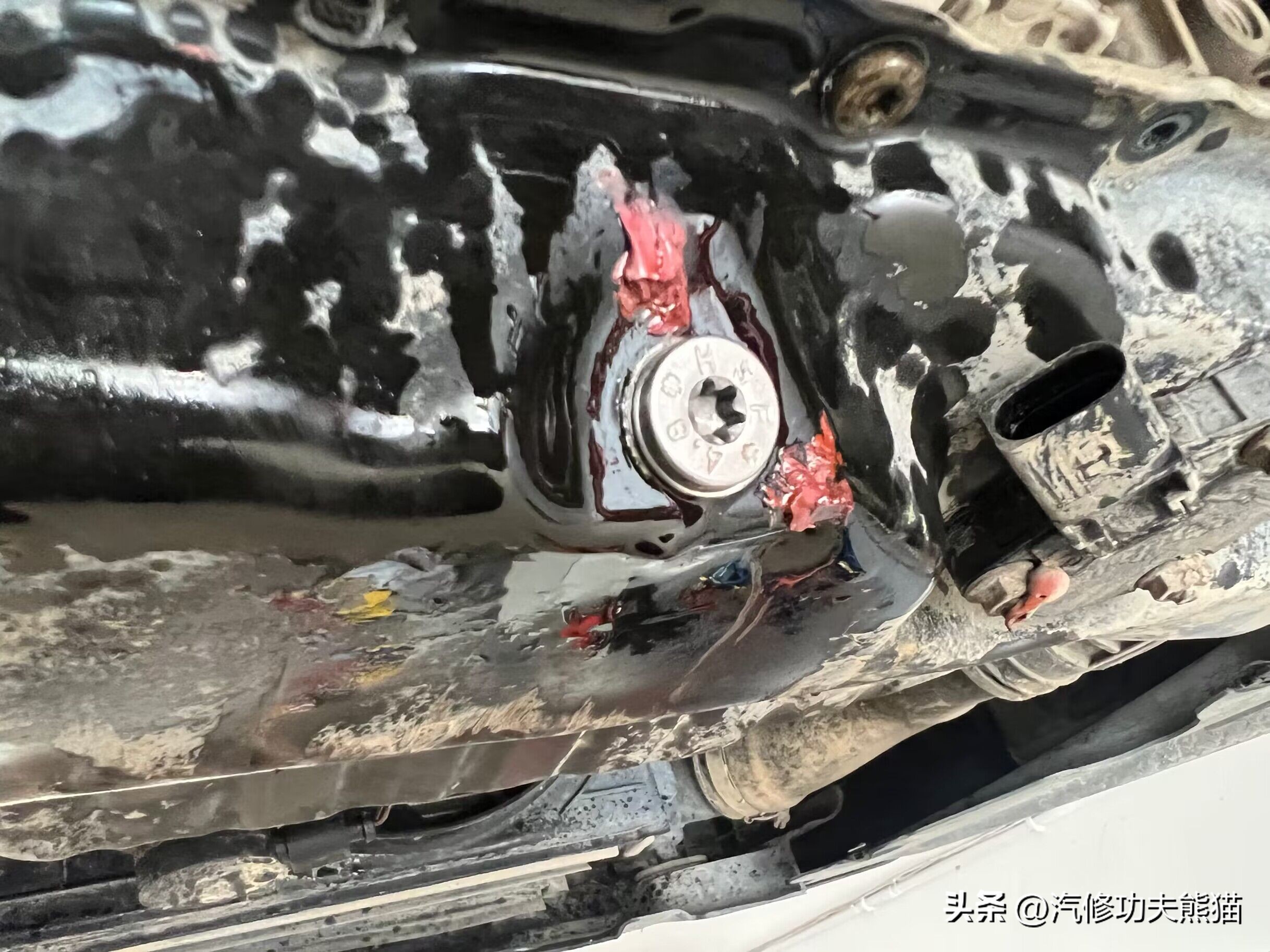 大众迈腾发动机漏油漏水吗,迈腾b72.0t发动机侧面漏油