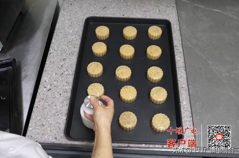 中秋月饼礼盒有多种口味的吗,中秋月饼市场走俏