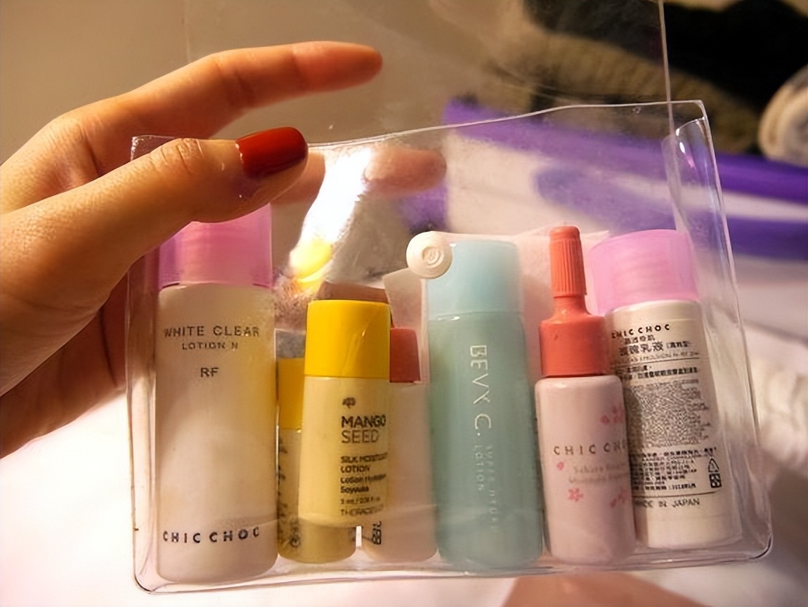 坐飞机能带化妆品和唇釉吗,化妆品坐飞机能托运吗