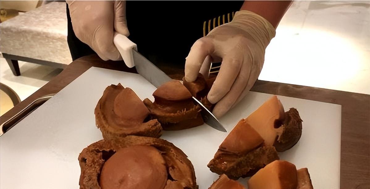 鲍鱼为什么比蛋黄鲍便宜,干鲍贵还是鲜鲍鱼贵