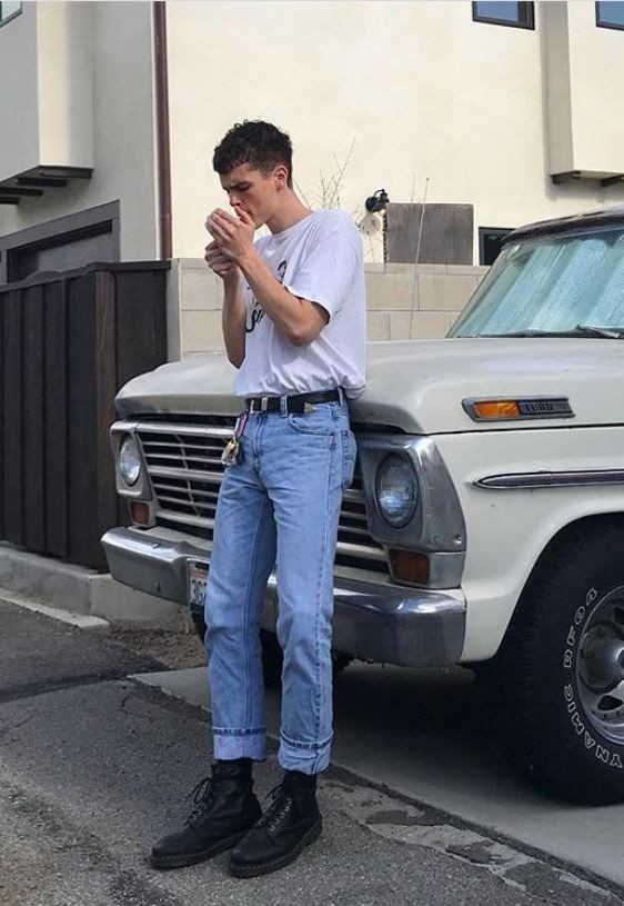 t恤牛仔裤减龄,t恤牛仔裤有哪些穿搭技巧