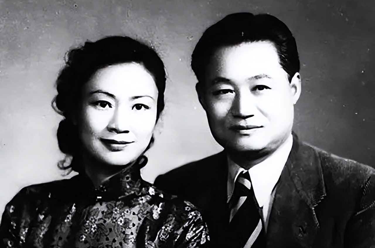 出国6年，丈夫终于归来，可苑茵却每晚背对他，原因令人心酸