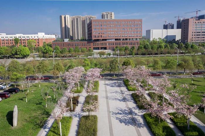 西南交通大学2023川渝招生2255人，九成入学犀浦校区，理科占九成