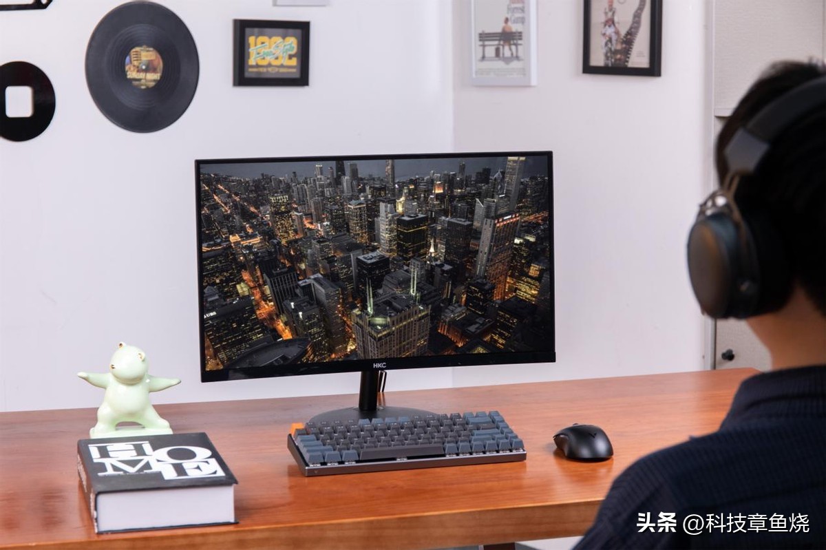 小小的也很沉浸，HKCC240就是你小桌面观影神器