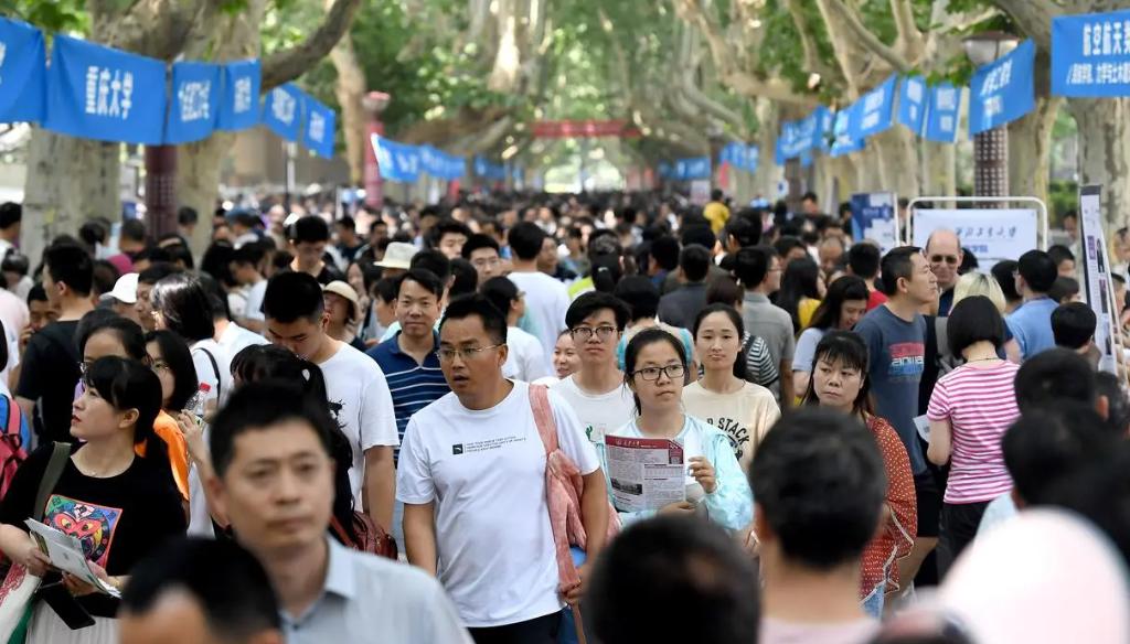 高考完应该去赚钱还是提升自己？