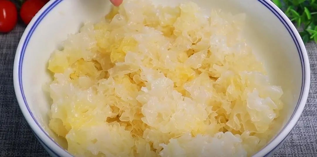 什么食物有胶原蛋白最多让脸饱满,吃什么样的胶原蛋白能让皮肤饱满