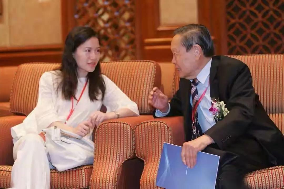 被谢贤养了12年无果，用青春换来2000万，如今38岁的Coco怎么样了