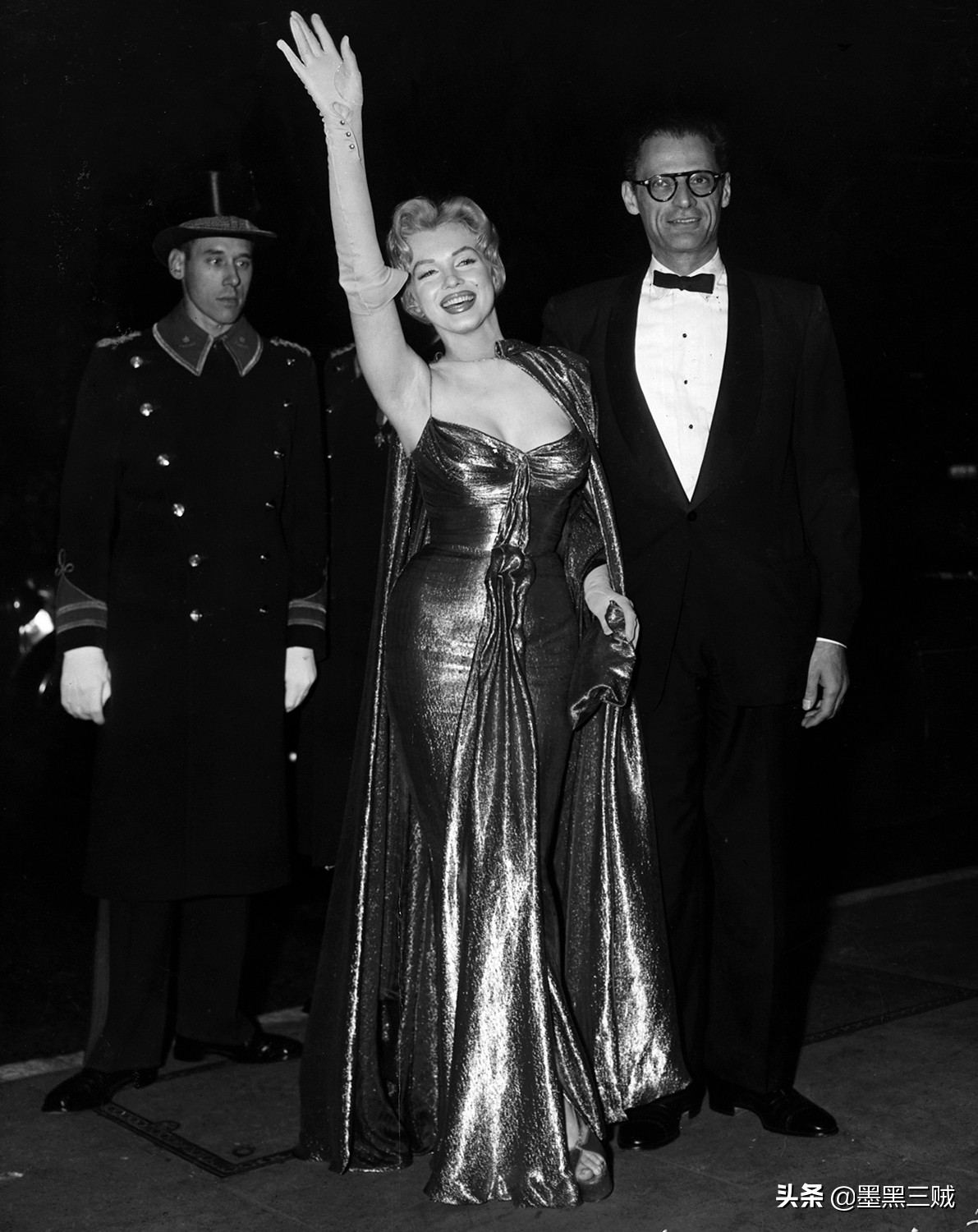 金卡戴珊穿玛丽莲梦露礼服视频,金卡戴珊穿玛丽莲梦露礼服