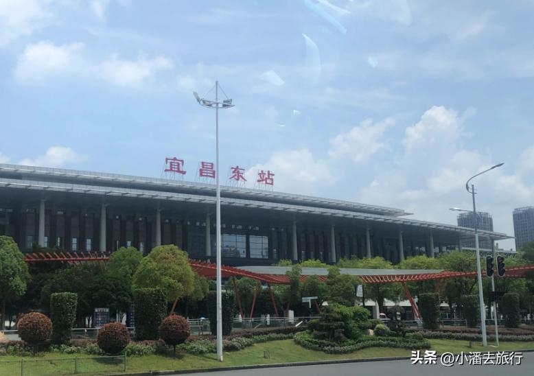 我们一行5人，五一从重庆出发，乘坐星际领航号，花费近9000元