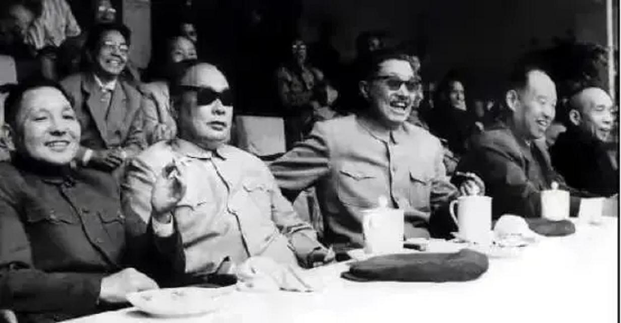 1959年毛主席命贺龙整治国足，贺龙只用一招，国足跻身亚洲第一