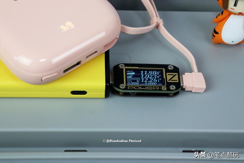 线缆合体，拒绝「电荒」！Ravpower自带线充电宝体验