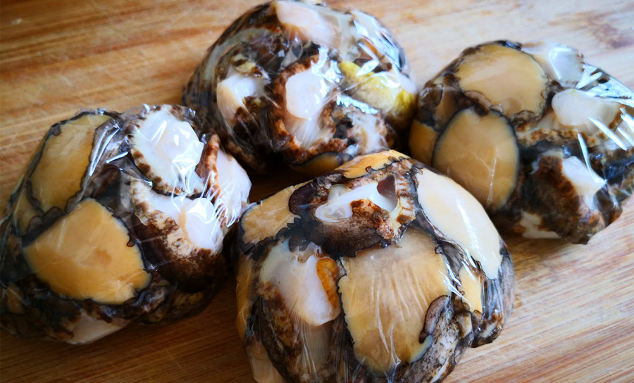 夏天，吃猪肉、牛肉不如吃鲍鱼肉，比鱼肉更鲜美，营养好吃不上火