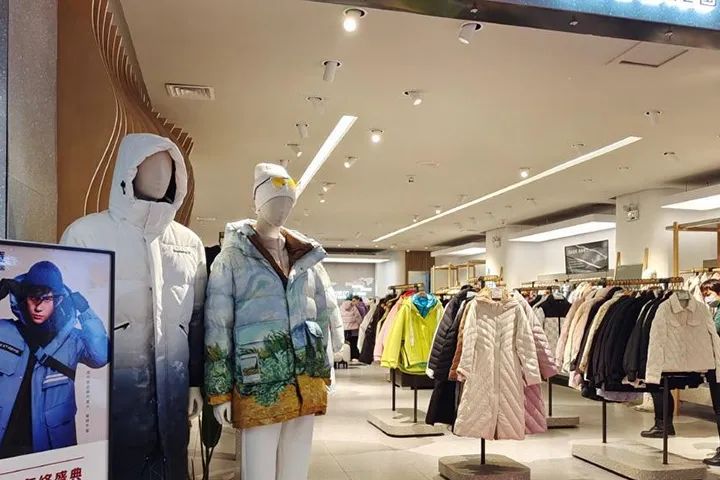 冷空气羽绒服热卖,受冷空气影响羽绒服价格上涨