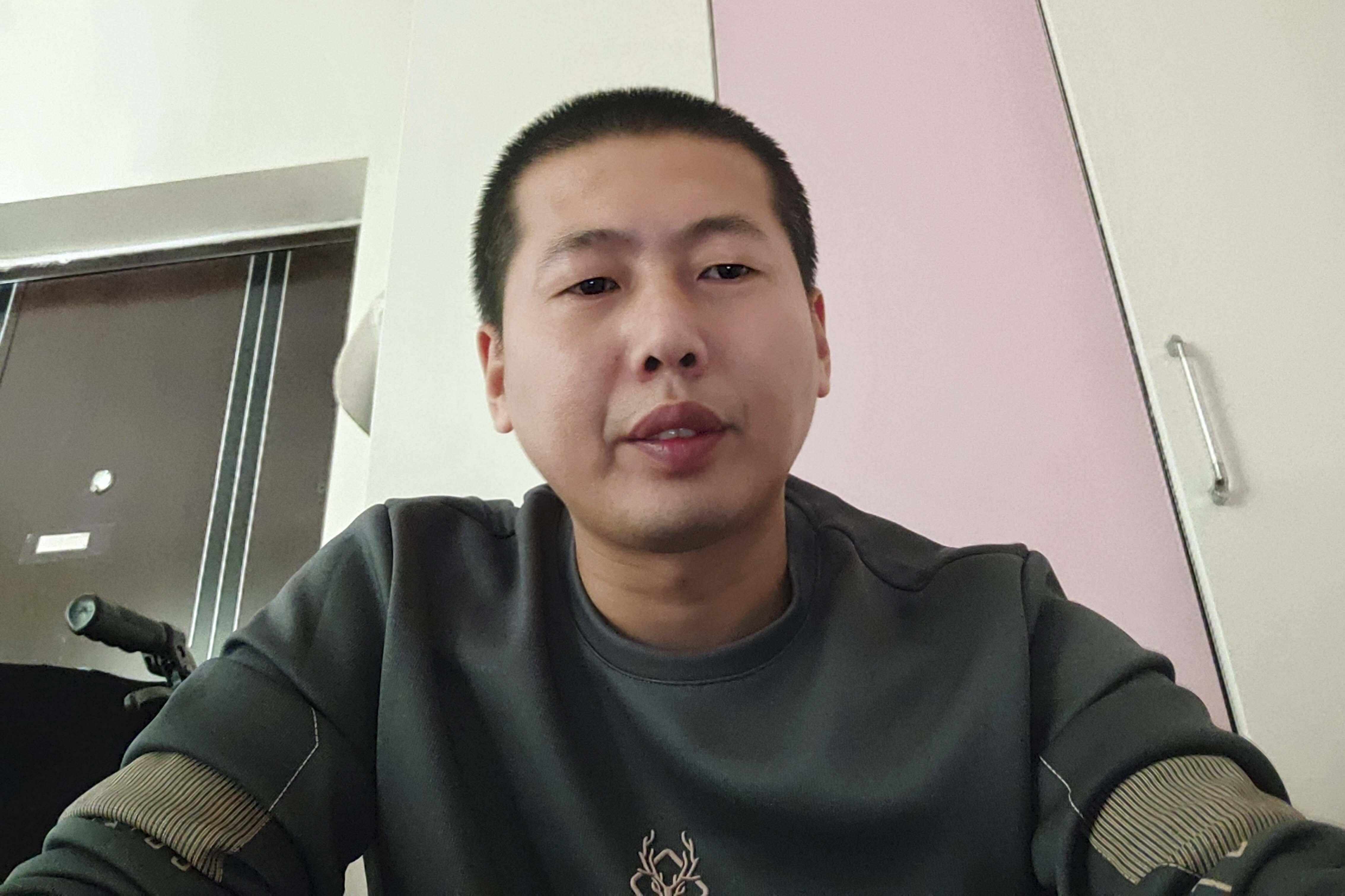 老父亲患癌后放弃治疗含泪去世，中年父亲为救重症儿无助到绝望