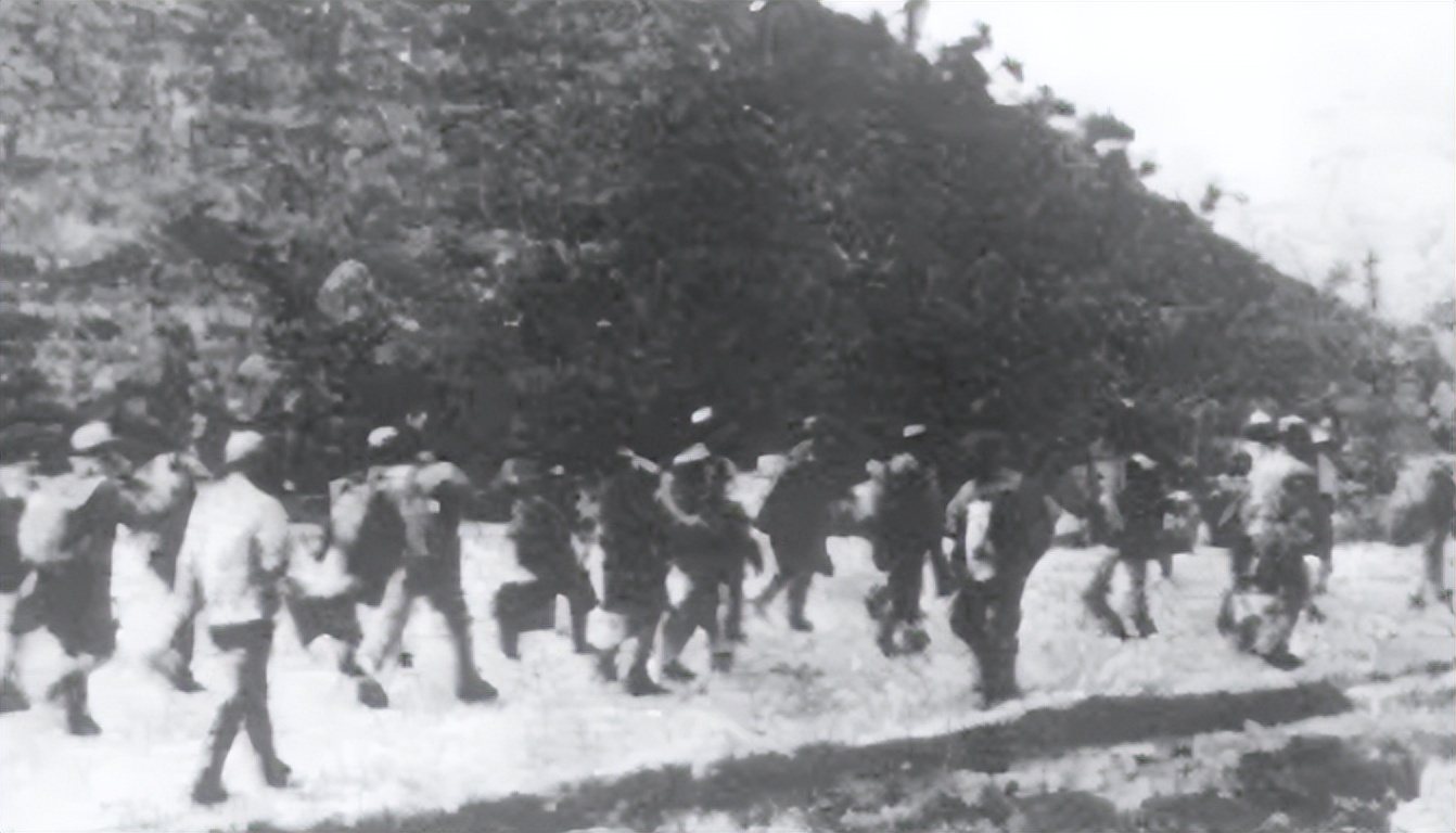 1934年国军少将救下近10万红军，建国后毛主席叮嘱：一定要找到他