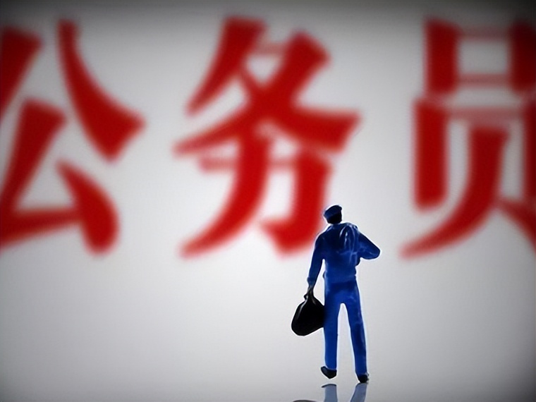 39岁女子被女法官抓伤面部,法官被抓伤