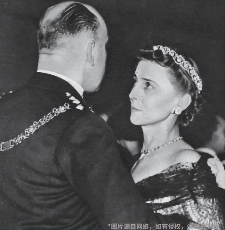 英国皇室手链,英国王室蓝宝石手链