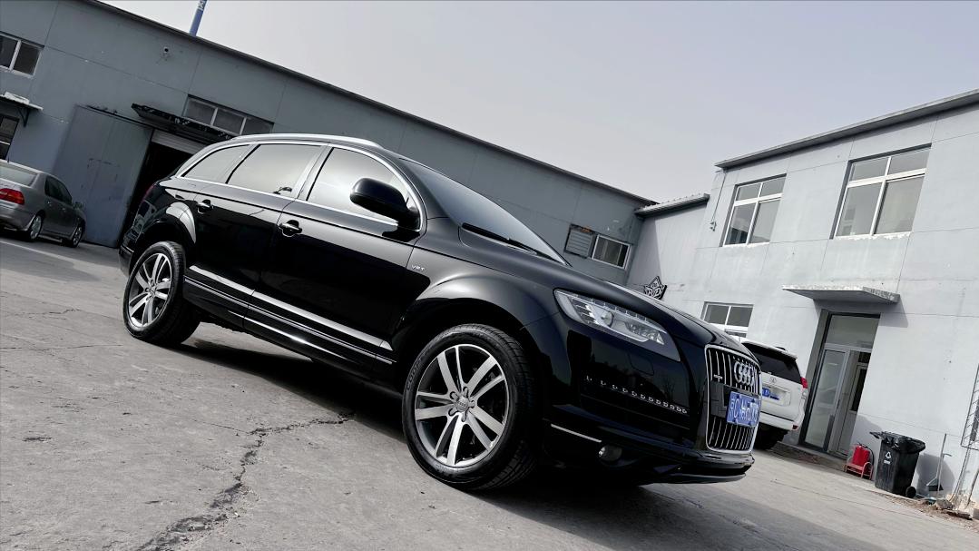 奥迪q7报废厂,老款奥迪q7出车祸