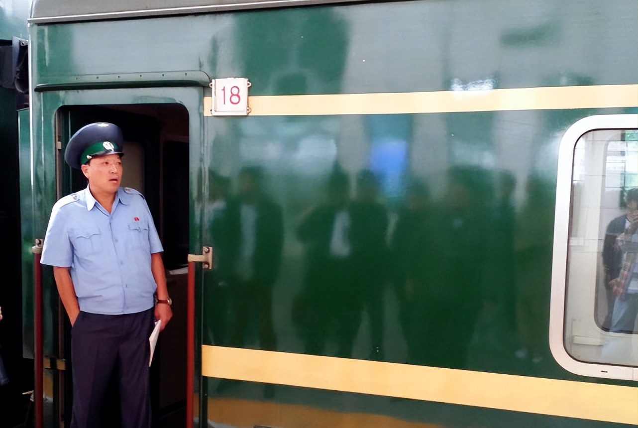 30多年第一次去朝鲜,坐着绿皮火车去旅行纪录片