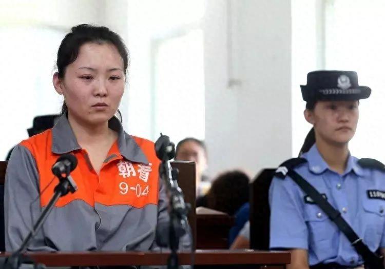 北京27岁警察妻子残忍虐待5岁继女,强迫吃粪便,一年后报应来了