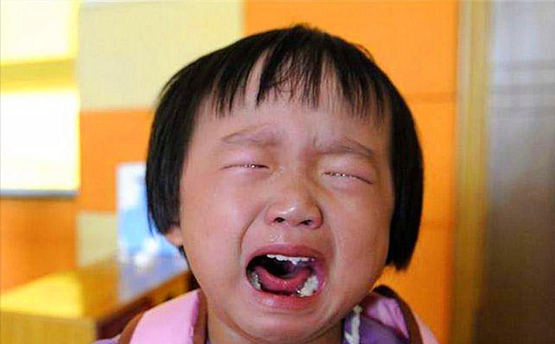 孩子老是歇斯底里哭闹,孩子一不顺意就哭闹歇斯底里