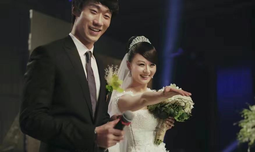 国足太太团肤白貌美,国足太太们颜值逆天