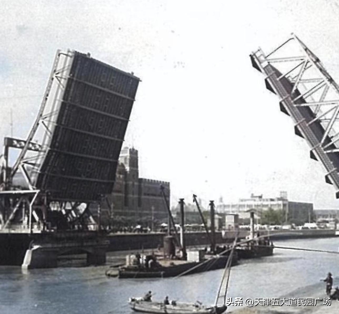 天津开启式铁桥,天津著名的海河解放铁桥
