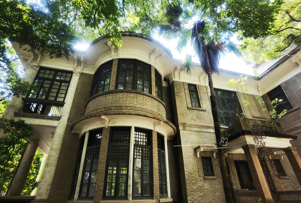 他被称为“沙面建筑之父”，旧居在养老院旁，曾被称“广州白宫”