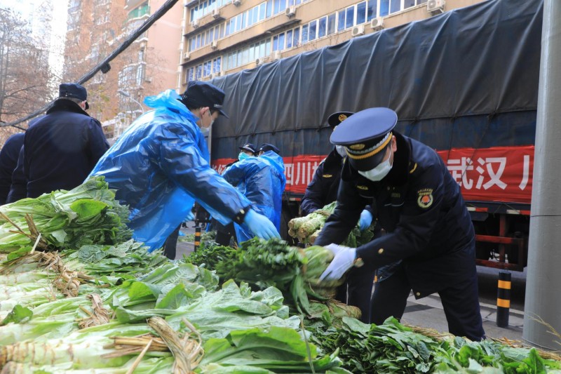 一位大学生创办蔬菜超市，每天有近一万元销售额
