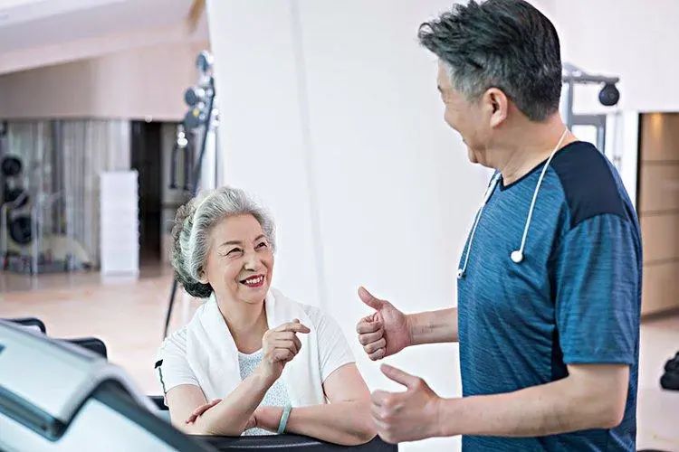 长期锻炼的人和普通人老人的区别,长期静养的人和锻炼的人哪个长寿