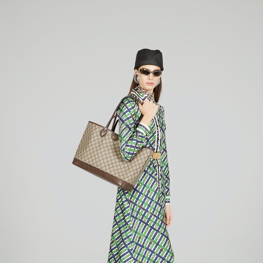 gucciophidia托特包有几个号黑色,gucci古驰ophidia系列中号托特包