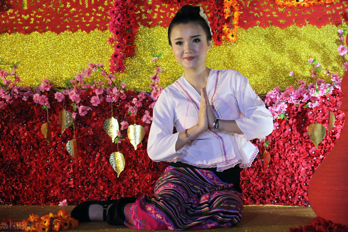 我爱她三年级作文,我爱他她三个字造句