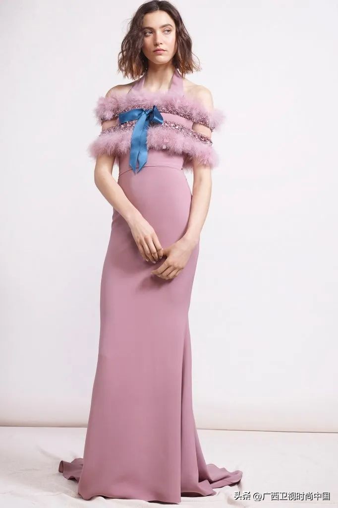 超大纱蝴蝶结怎么搭配,两个小蝴蝶结怎么搭配甜美