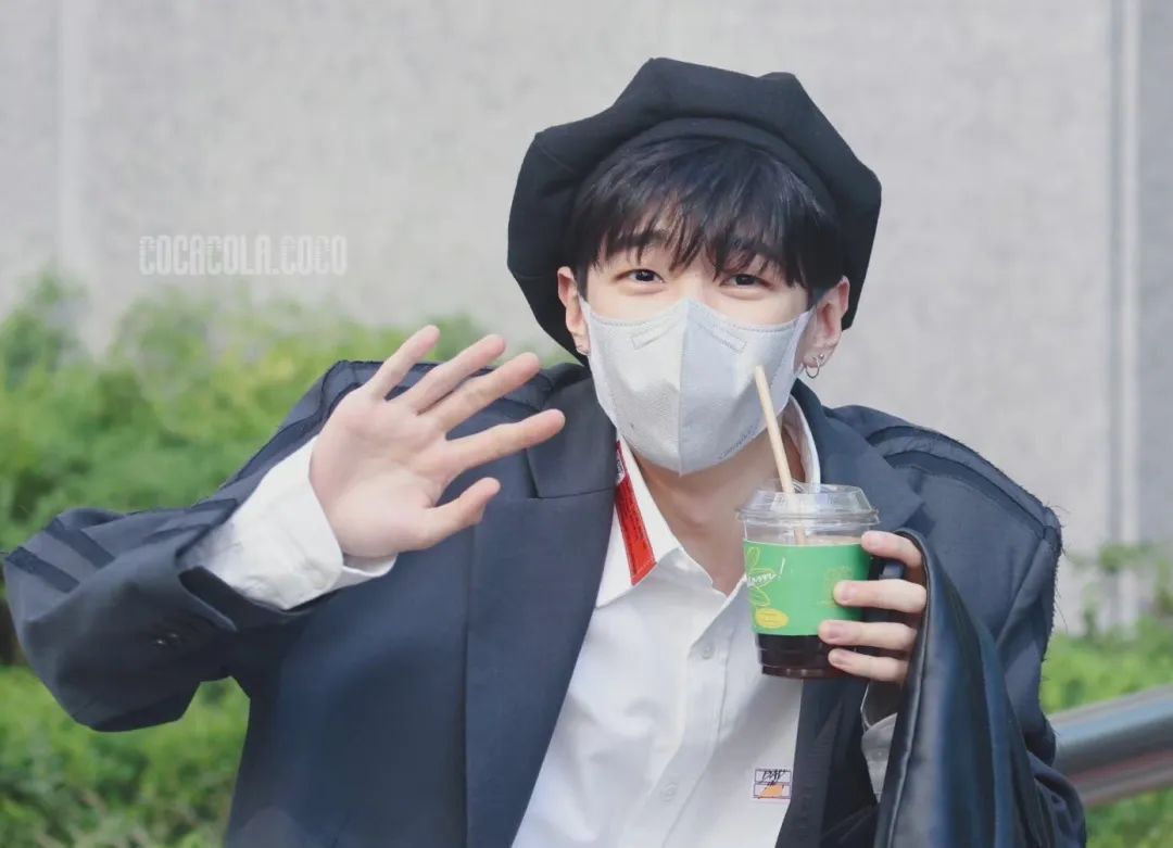 现在流行宽肩,韩国流行宽肩