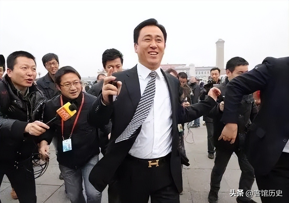 负债两万亿的许家印还能翻身吗,许家印又亏8000亿丝毫不慌