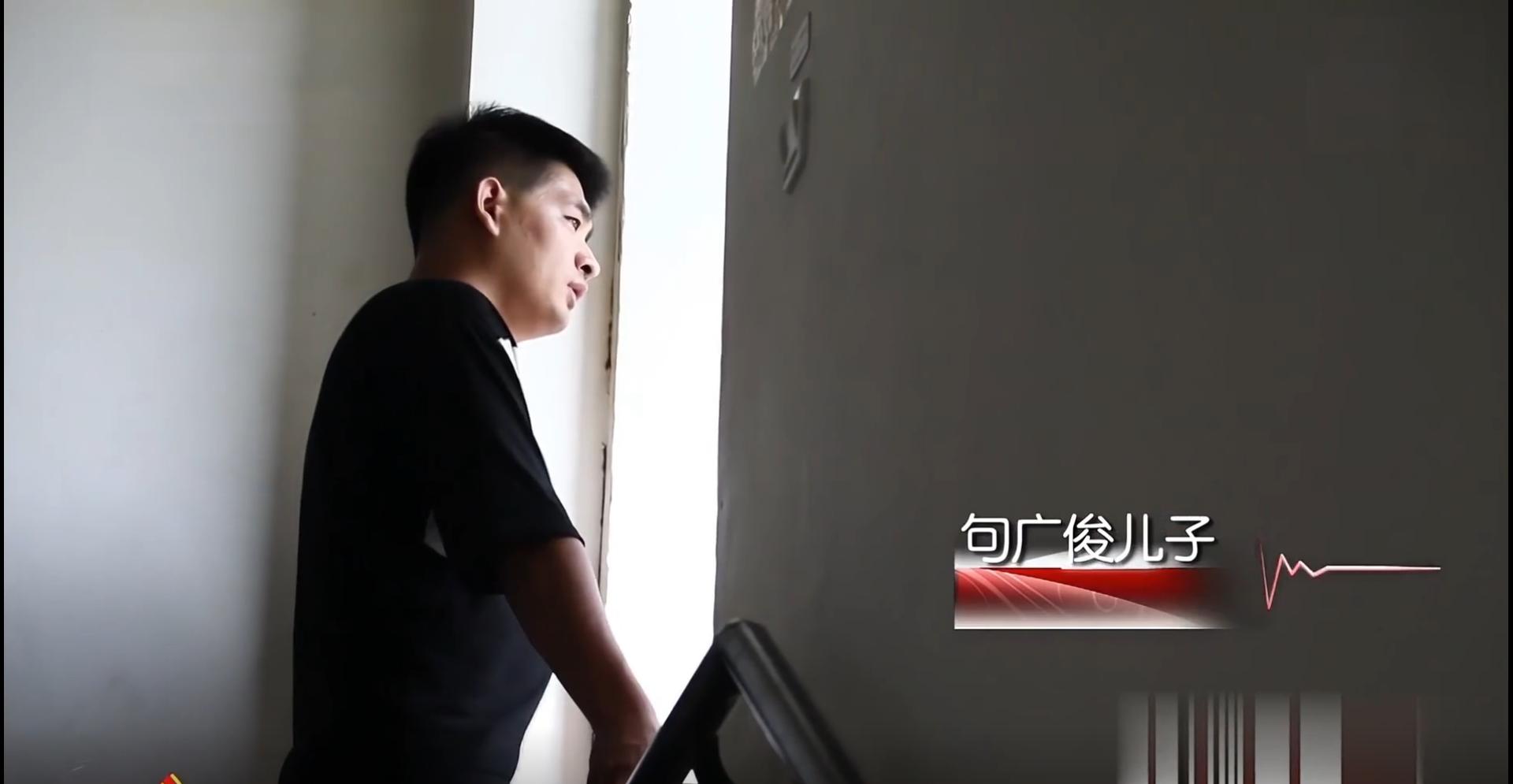 2018年,内蒙古一父亲身患绝症生命垂危,独生子力排众议割肝救父