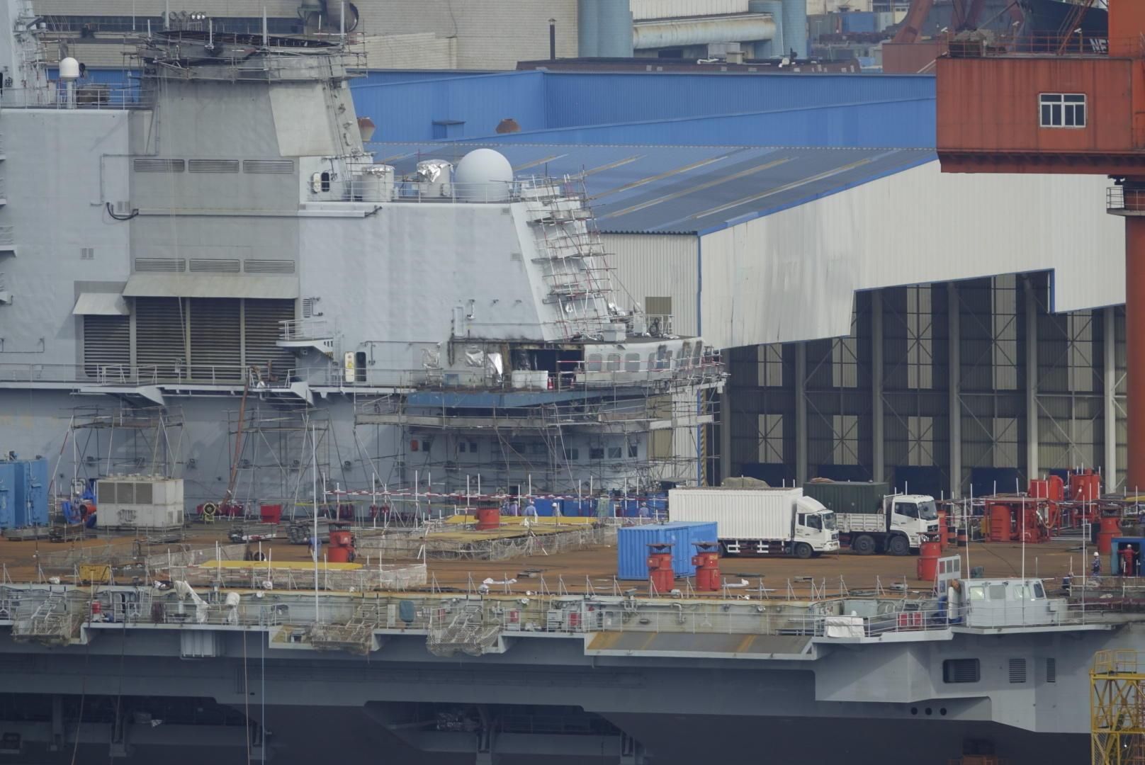 辽宁舰返厂维修后比山东舰更强吗,辽宁舰回大连在哪里能看到