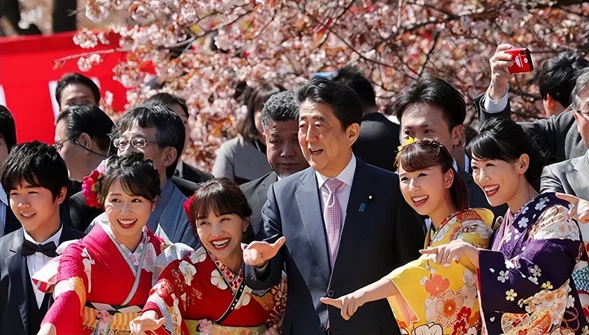 日本前首相安倍晋三演讲时被枪杀,安倍晋三演讲时胸部中枪死亡