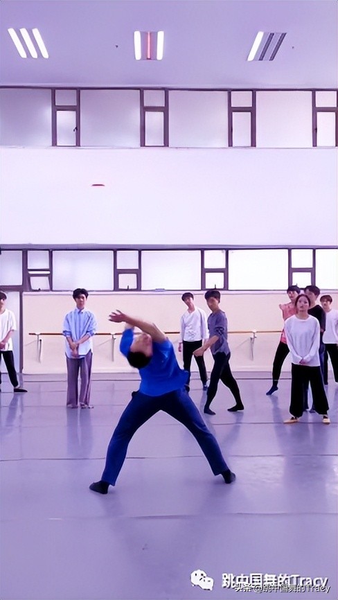 一个元素编舞,一个元素三个动作