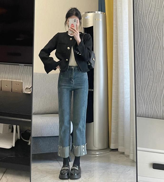 牛仔裤配什么鞋子好看又好搭,阔腿裤牛仔裤搭配什么鞋子好看