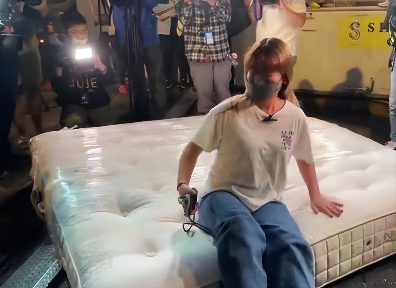 大s上节目哭的那段,大s爬上楼梯