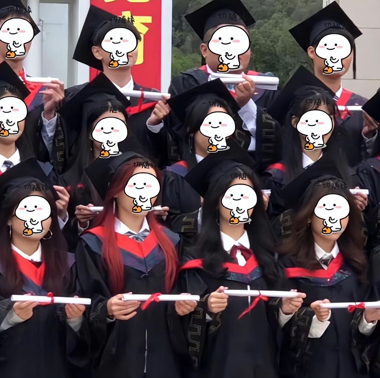 大专生毕业不配穿学士服吗,怎么看待专科穿学士服毕业