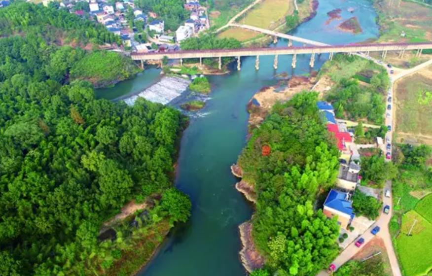 浙江水塘抽干发现宫殿,水潭被村民抽干后惊现千年宫殿