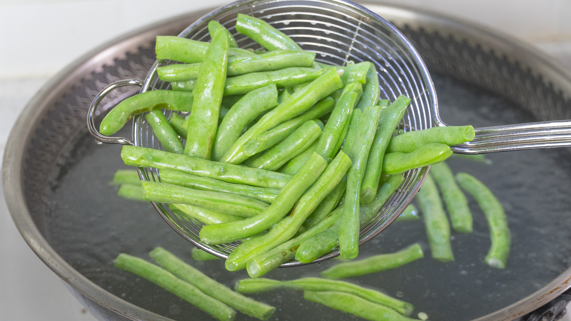 建议女人，多善待自己，少喝奶茶多吃6道菜，脸色红润，精神饱满