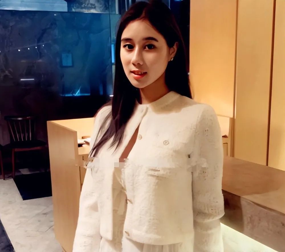 看不上王思聪，和父亲相差78岁，全香港男人都想得到她